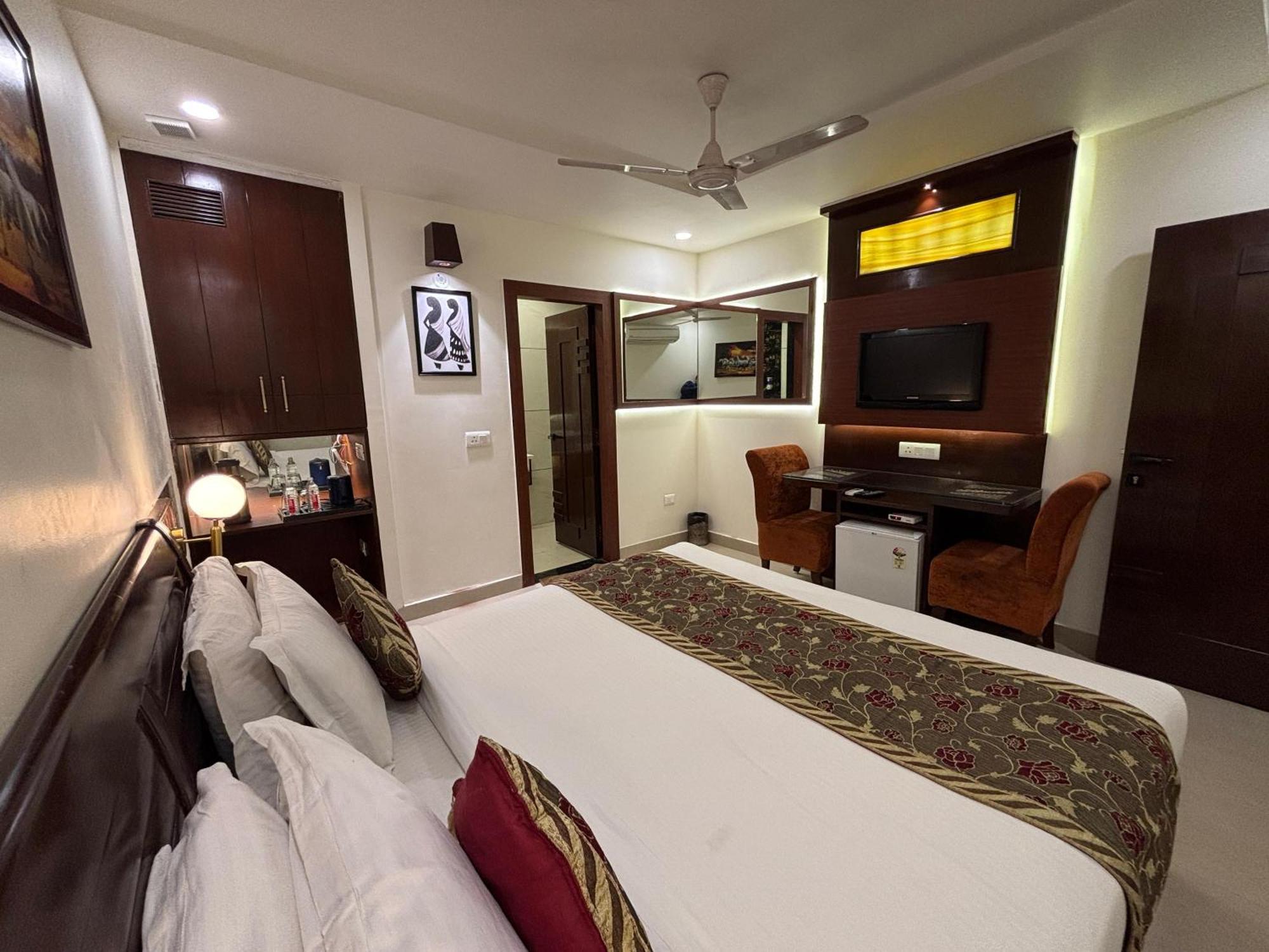 Taj Inn Hotel Агра Экстерьер фото